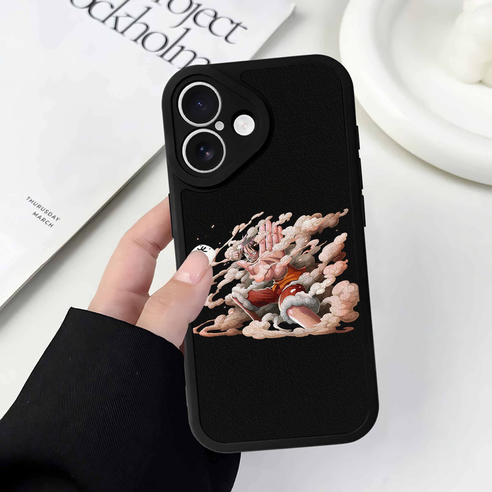 （画像用） ワンピース モンキー・D・ルフィ ONE PIECE Monkey D. Luffy 【iPhone 16シリーズ対応】シリコンスマホケース（レザー調） 材質：シリコン